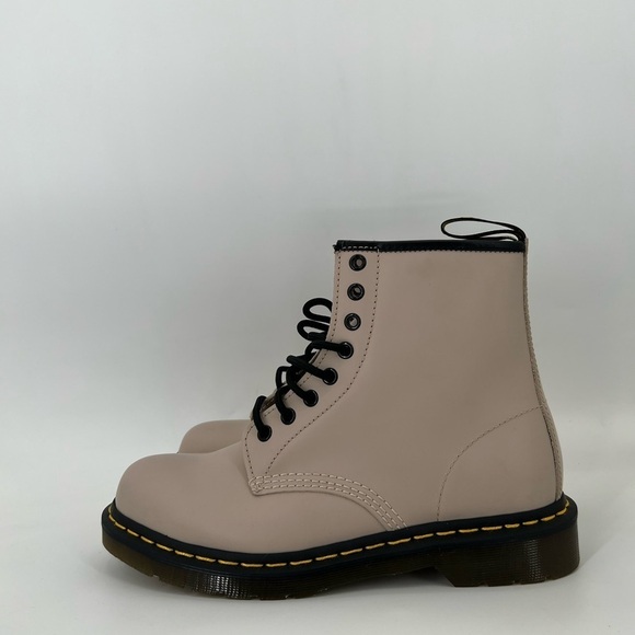 Dr. Marten 1460 Smooth Leather Boots In Vintage Taupe - Picture 4 of 5